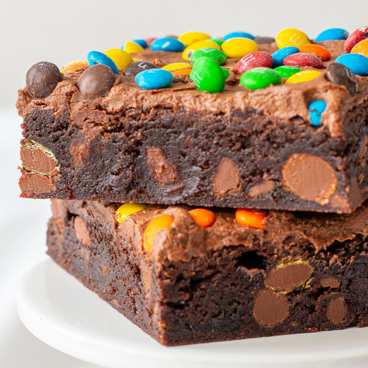 Frosted M&M Brownies 🤩🌈 are you team fudgy or cakey